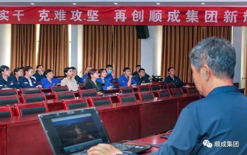 河南J9集团集团进行通讯员摄影技术培训班