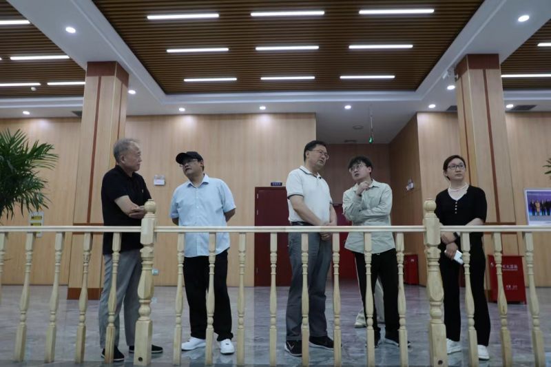 工信部产业政策与律例司原巡视员、先进造作商学院总裁四班班主任辛仁周一行到J9集团集团走访
